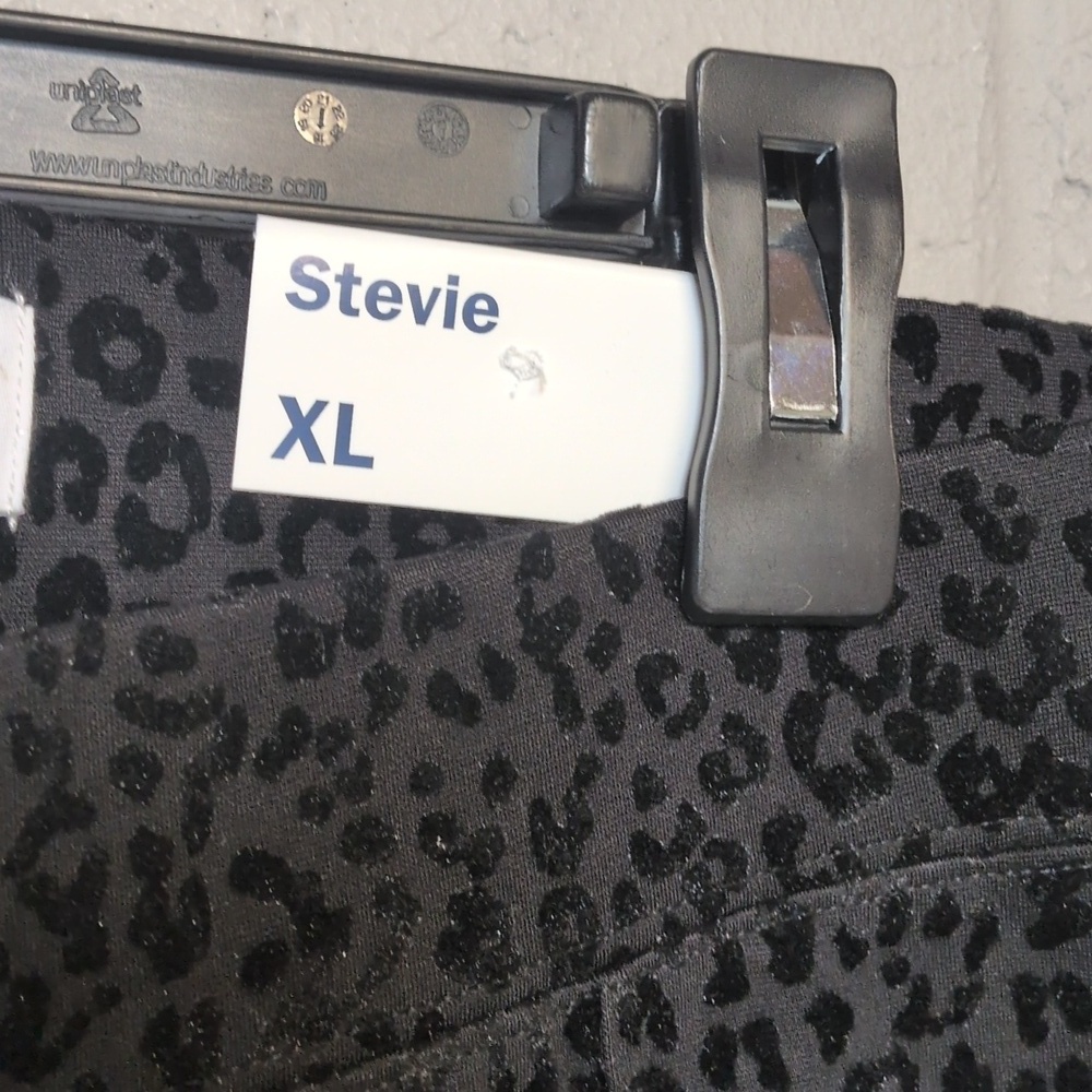 Old Navy Stevie Pants Size XL NWT, Black Velvet Leopard Print - Picture 4 of 9